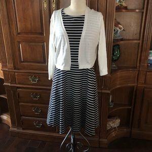 Casual navy and white sleeveless ladies dress with cropped white sweater XL